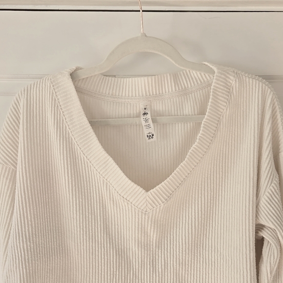 Alo Yoga Muse Ribbed Crop Pullover - Picture 4 of 7